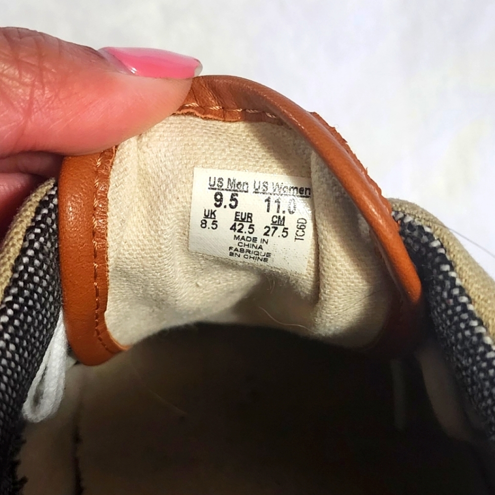 Tan and white Vans shoes - Picture 2 of 5